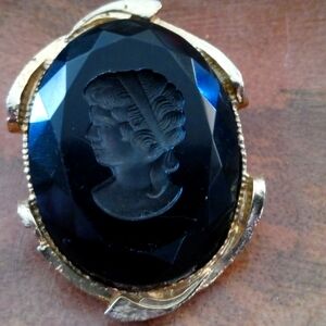 Vintage Cameo